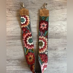 Handmade embroidered strap in great condition. Beautiful